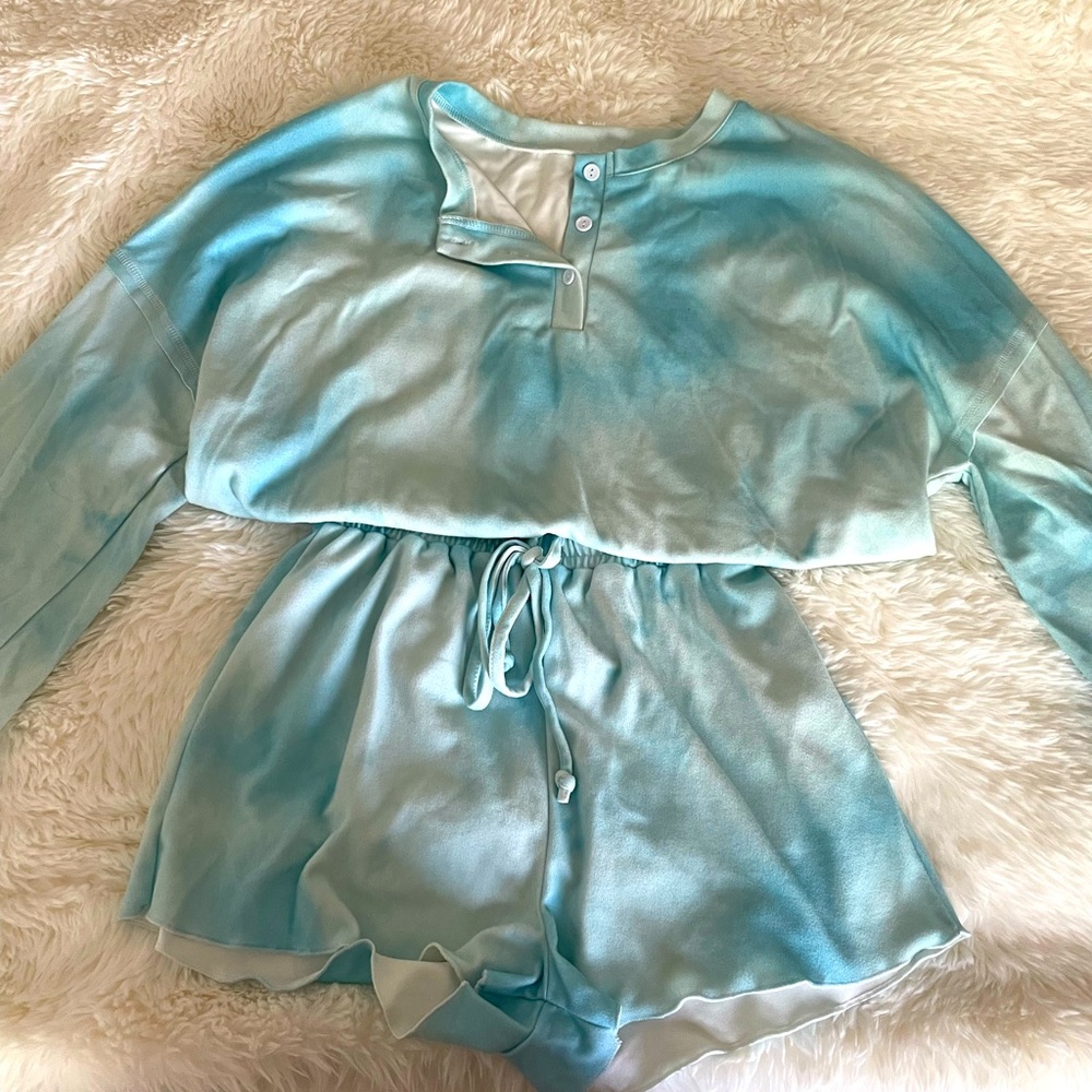 long sleeve blue tie dye lounge set!